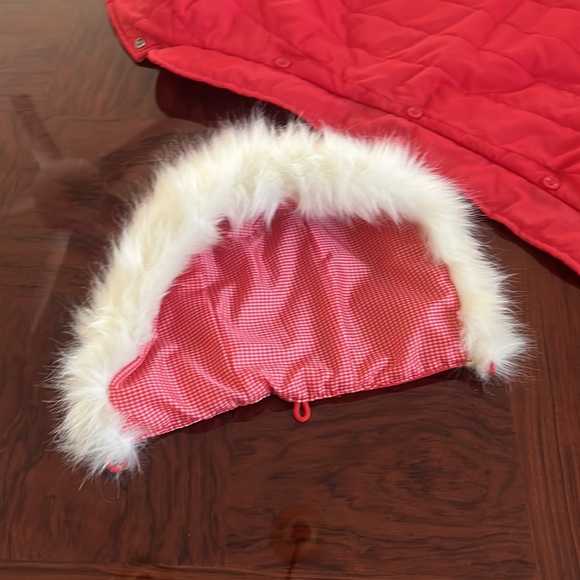 Old Navy Dog Puffer Vest with Detachable Hood and Faux Fur. Size: L - Picture 10 of 11